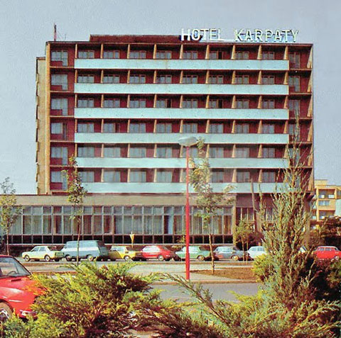 Trnava hotel Karpaty 1987 (teraz VUB).jpg